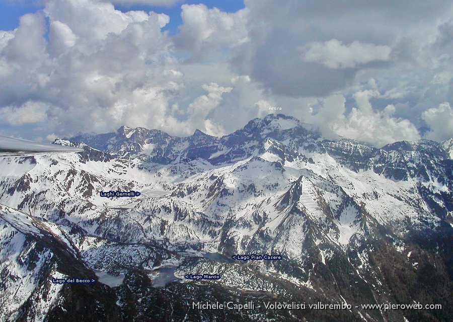 22 Dai Laghi Gemelli all'Arera...con neve.jpg